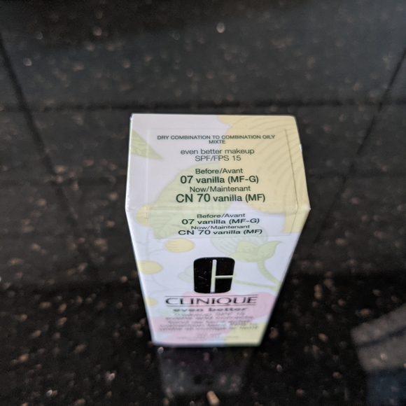 Clinique Even Better SPF 15 foundation. NWT. - Picture 2 of 4